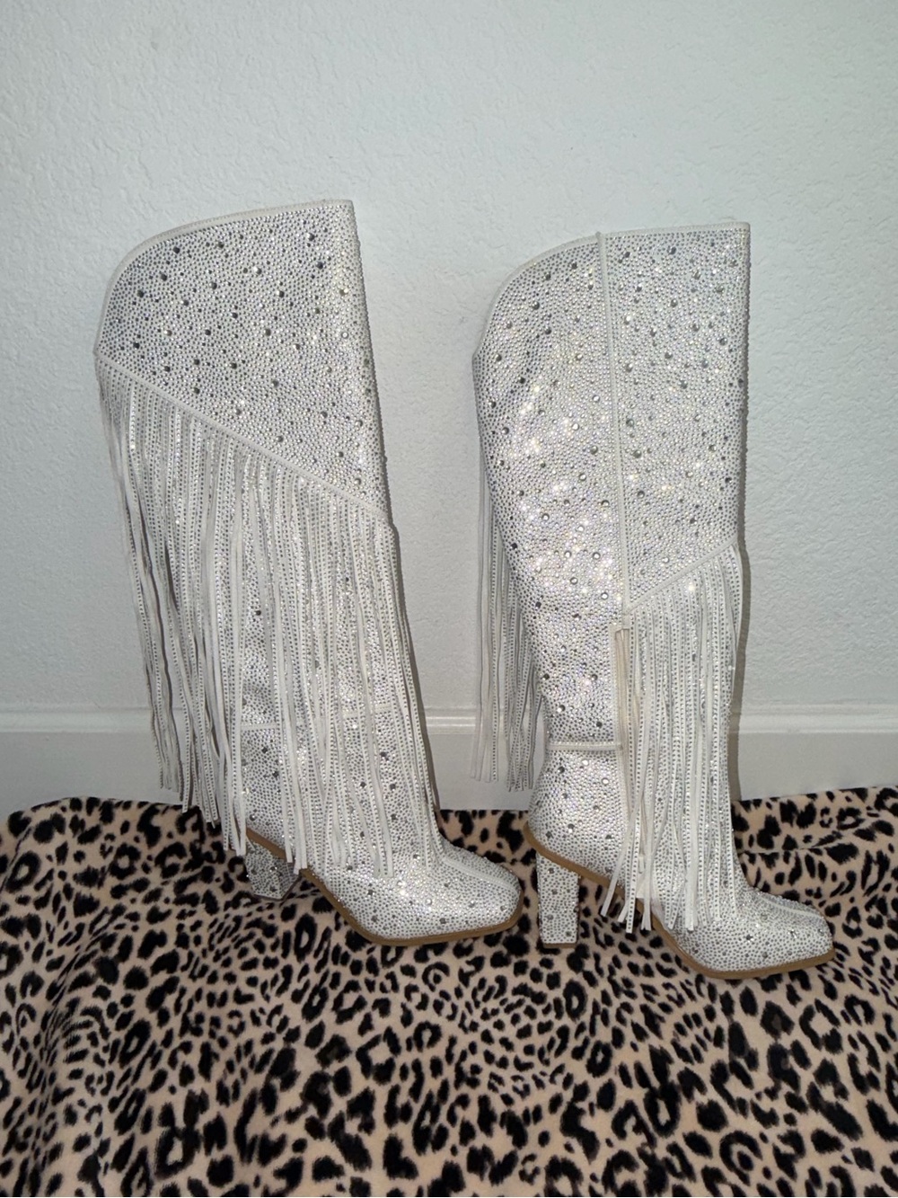 Jessica Simpson White Asire2 Rhinestone Fringe Boots, excellent condition!! - Picture 4 of 14